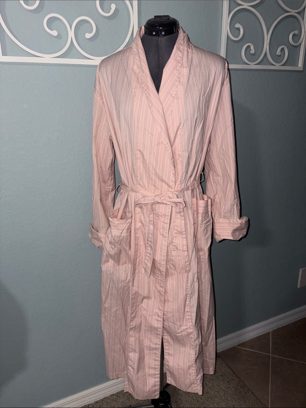 Like new p. jamas pima cotton pin stripe Bath Robe Pink White Sz large